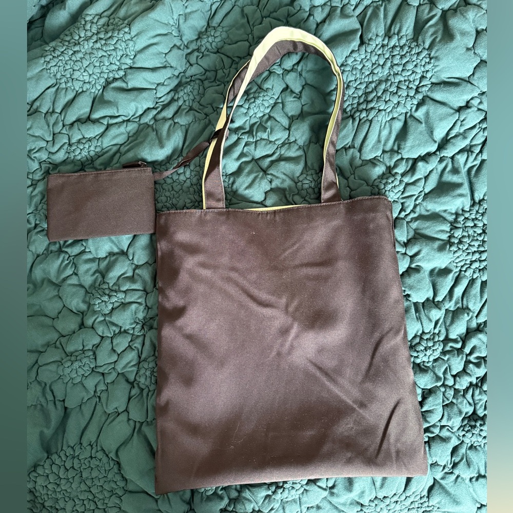 Prada beauty reversible tote bag plus pouch - Picture 8 of 11